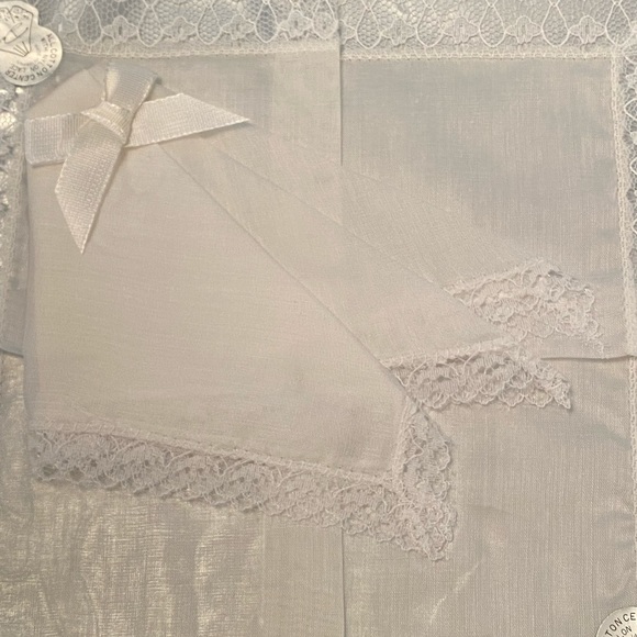 Pair of Vintage Desco Cotton and Lace Women’s Handkerchiefs in Original Box - Picture 6 of 7